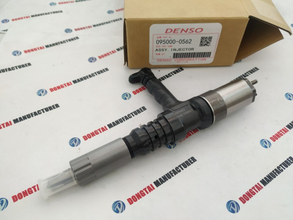 DENSO Common Rail Injector 095000-0562095000-0560  KOMATSU 6218-11-3100, 6218-11-3101